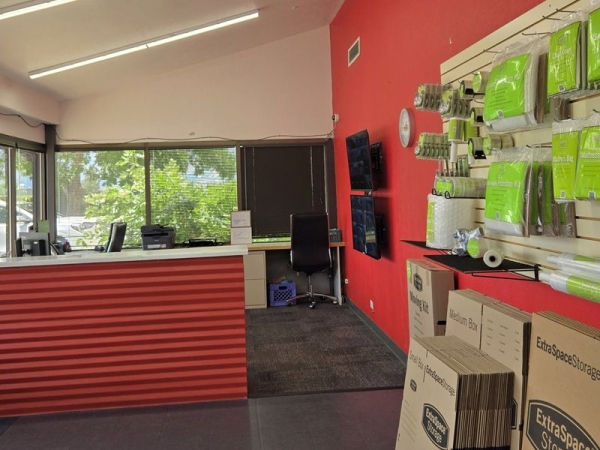 Facility photo: //images.sparefoot.com/medium/2407696904d1a62eceb.jpg