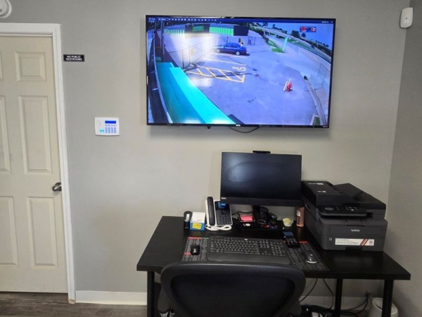 Facility photo: //images.sparefoot.com/medium/2407706904d0bede410.jpg