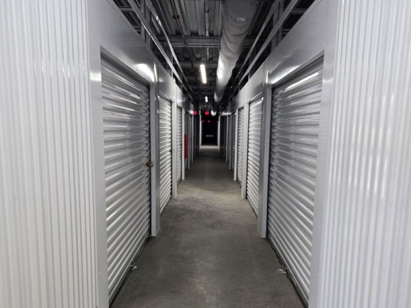 Facility photo: //images.sparefoot.com/medium/2407716904cf8098a4c.jpg