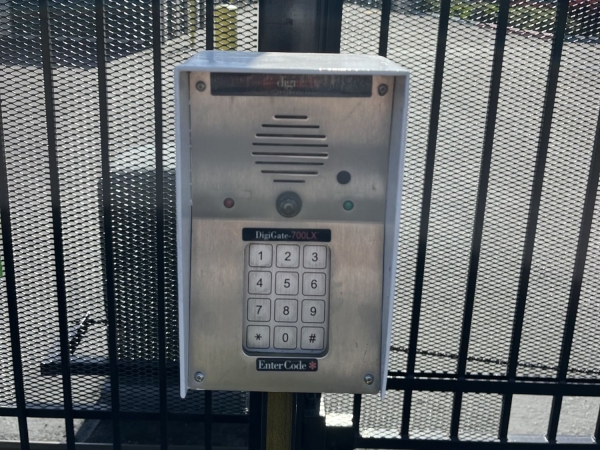 Facility photo: //images.sparefoot.com/medium/240773699431c41a1c3.jpg