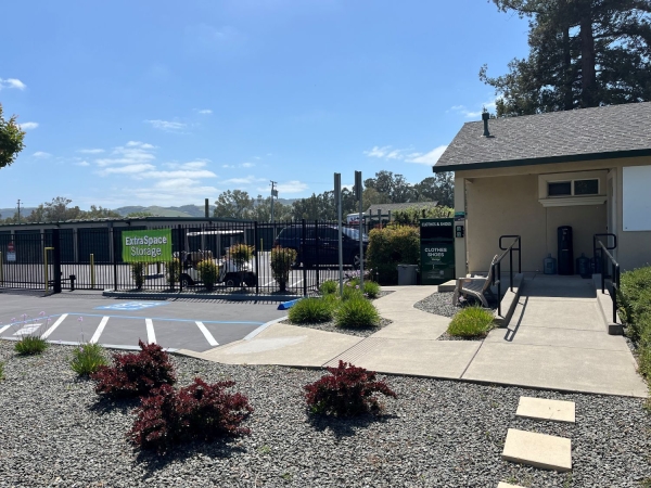 Facility photo: //images.sparefoot.com/medium/240773699431c8f1299.jpg