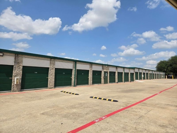 Facility photo: //images.sparefoot.com/medium/2407766904cc23e98fc.jpg