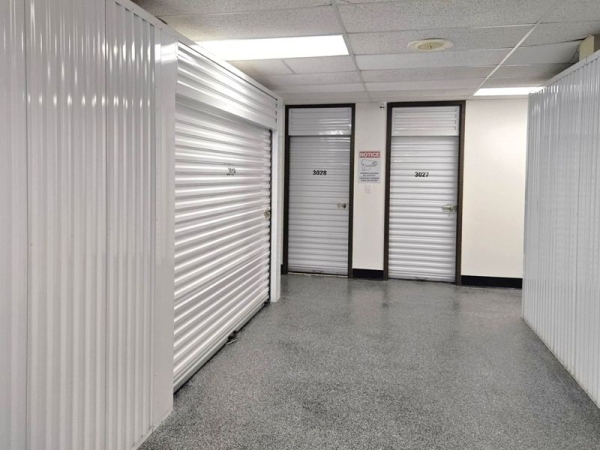 Facility photo: //images.sparefoot.com/medium/2407766904cc3fc055c.jpg