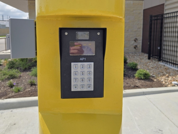 Facility photo: //images.sparefoot.com/medium/24077769943196bfa36.jpg