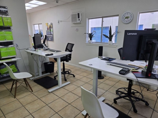 Facility photo: //images.sparefoot.com/medium/2407786904d3d5d24fc.jpg