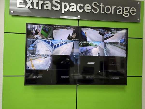 Facility photo: //images.sparefoot.com/medium/2407786904d40451e78.jpg