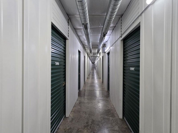 Facility photo: //images.sparefoot.com/medium/2407806904d928e4319.jpg