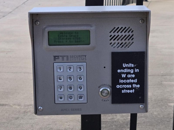 Facility photo: //images.sparefoot.com/medium/2407806904d9450d625.jpg