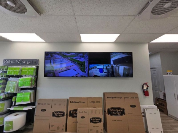 Facility photo: //images.sparefoot.com/medium/2407806904d94e60262.jpg