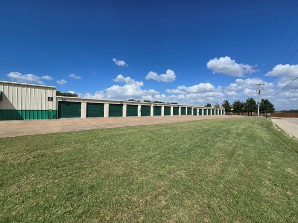 Facility photo: //images.sparefoot.com/medium/2407806904d97d6ed35.jpg