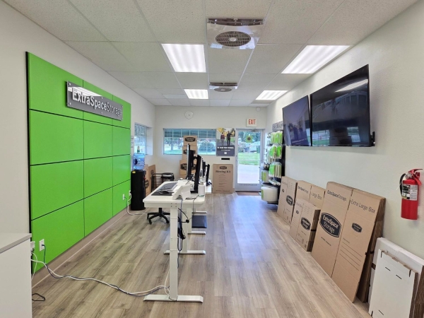 Facility photo: //images.sparefoot.com/medium/24078069943162087f9.jpg