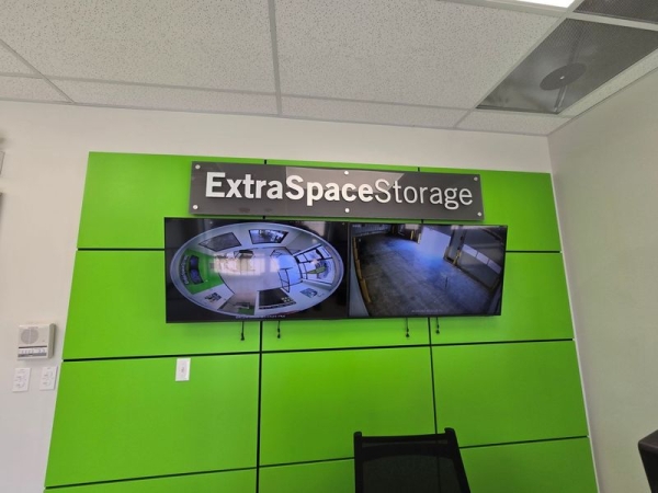 Facility photo: //images.sparefoot.com/medium/2407826851932b52c8a.jpg