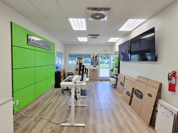 Facility photo: //images.sparefoot.com/medium/24078369da39d658f4c.jpg