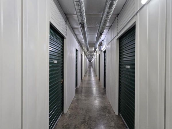 Facility photo: //images.sparefoot.com/medium/24078369da39d9a3af2.jpg