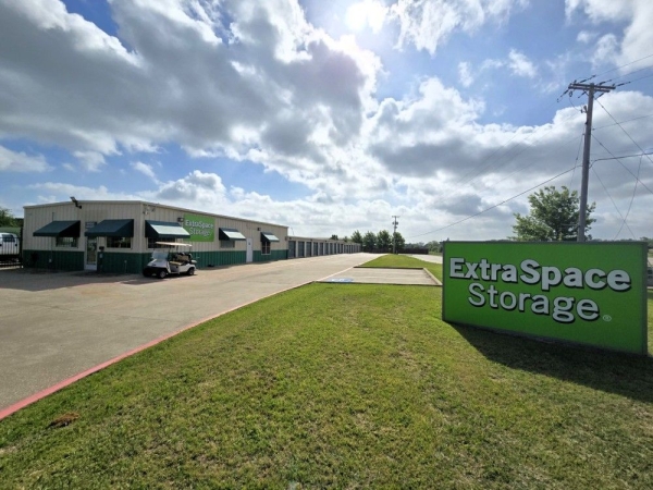 Facility photo: //images.sparefoot.com/medium/24078369da39db91601.jpg