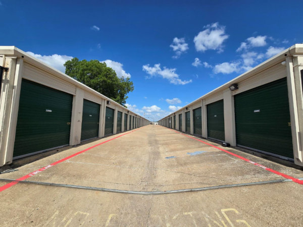 Facility photo: //images.sparefoot.com/medium/24078869da39b26e3e3.jpg