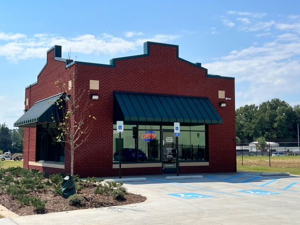 Facility photo: //images.sparefoot.com/medium/24080668d2f31b56d53.jpg