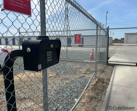 Facility photo: //images.sparefoot.com/medium/24081668aff97613167.jpg