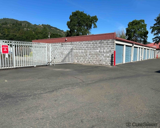 Facility photo: //images.sparefoot.com/medium/240818695f5f9382bf7.jpg