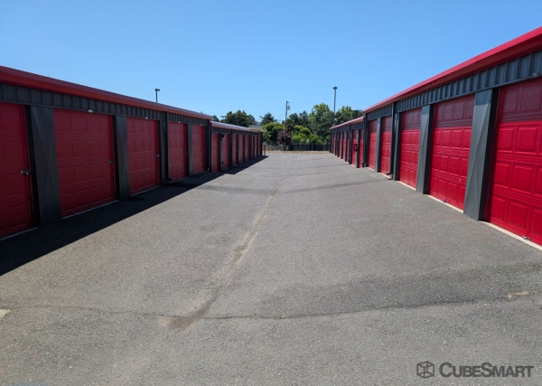 Facility photo: //images.sparefoot.com/medium/2408186a1936afda541.jpg