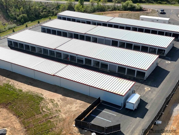 Facility photo: //images.sparefoot.com/medium/2408196880aca54d6d4.jpg