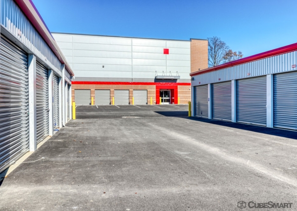 Facility photo: //images.sparefoot.com/medium/240819691f0393792a0.jpg