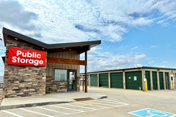 Facility photo: //images.sparefoot.com/medium/24082069ff340d60a87.jpg