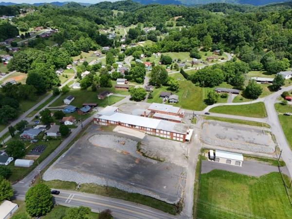 Facility photo: //images.sparefoot.com/medium/2408226940811be7f2c.jpg