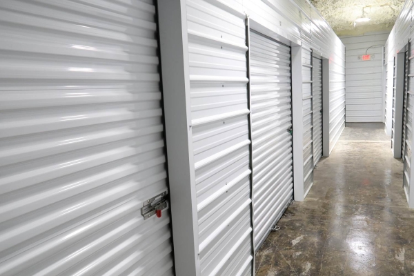 Facility photo: //images.sparefoot.com/medium/2408226940811e96310.jpg