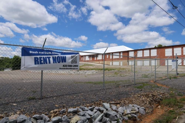 Facility photo: //images.sparefoot.com/medium/240822694081207607a.jpg