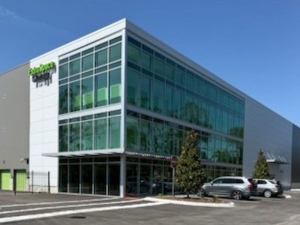 Facility photo: //images.sparefoot.com/medium/2408586903739e3b9a4.jpg