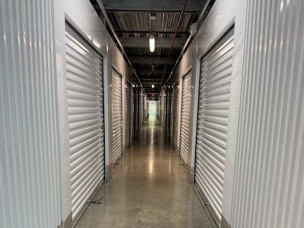 Facility photo: //images.sparefoot.com/medium/2408586903754a79e25.jpg