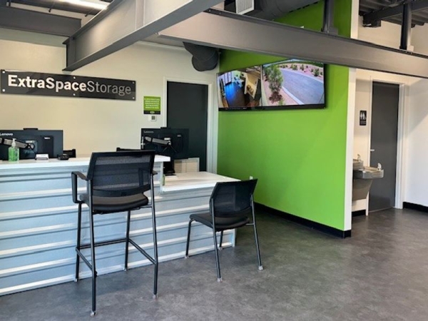 Facility photo: //images.sparefoot.com/medium/24085969037957b9ed7.jpg