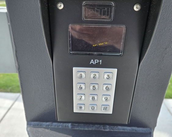 Facility photo: //images.sparefoot.com/medium/240861699431c94224b.jpg