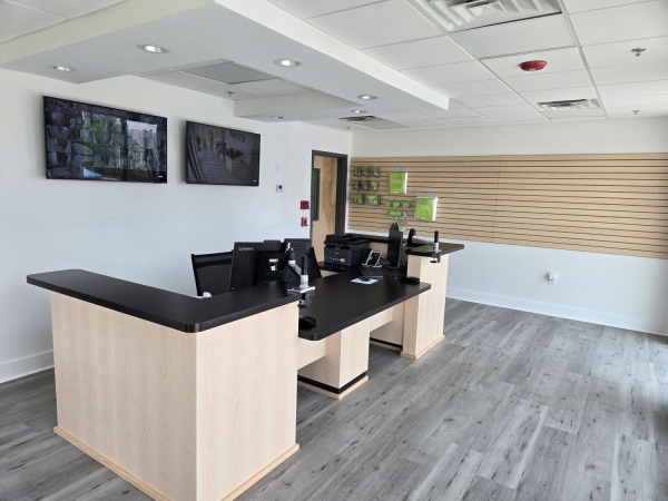 Facility photo: //images.sparefoot.com/medium/240861699431ca41bfc.jpg