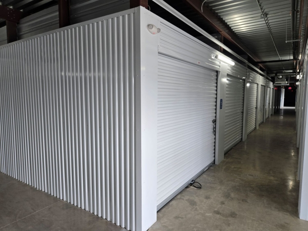 Facility photo: //images.sparefoot.com/medium/240861699431cb2f2fe.jpg