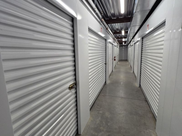 Facility photo: //images.sparefoot.com/medium/24086269037ccd11dd2.jpg