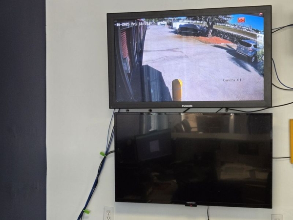 Facility photo: //images.sparefoot.com/medium/24086269037cf0f26a5.jpg