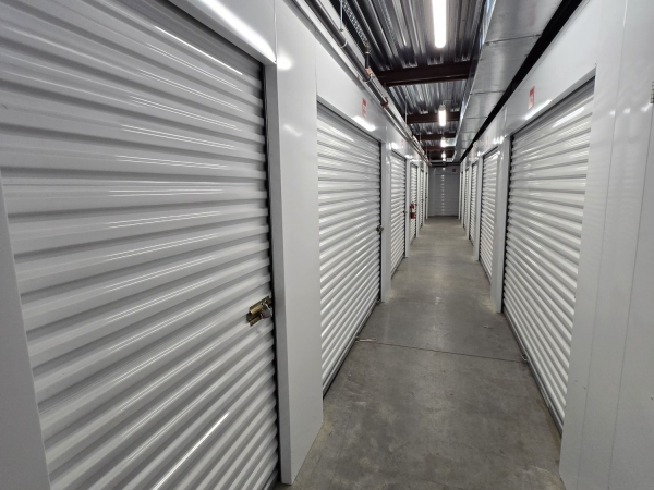 Facility photo: //images.sparefoot.com/medium/240862699431fa2dbcd.jpg