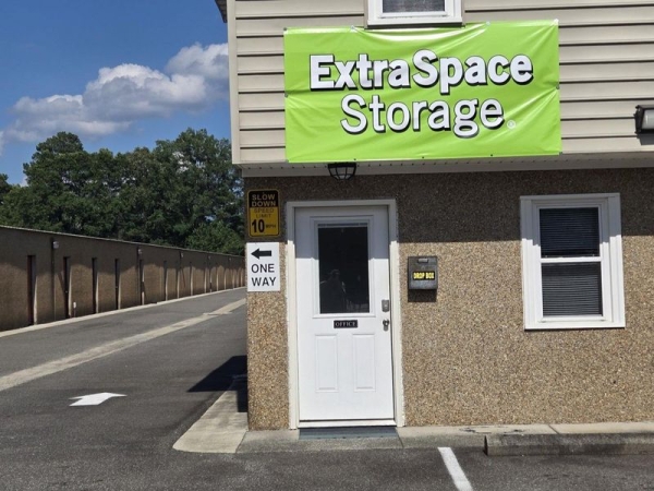 Facility photo: //images.sparefoot.com/medium/24086369037e4b9f0b7.jpg