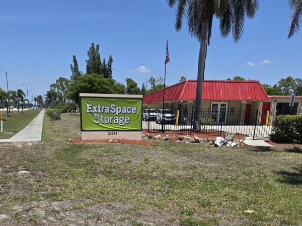 Facility photo: //images.sparefoot.com/medium/24086469037f047035e.jpg