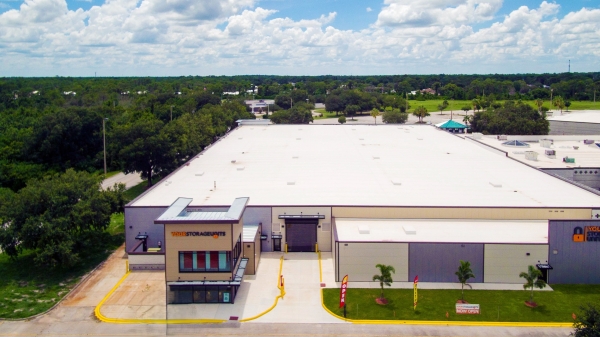 Facility photo: //images.sparefoot.com/medium/24087168aca29cc5c93.jpg