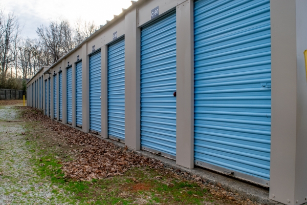 Facility photo: //images.sparefoot.com/medium/24087269680bd0ae86c.jpg