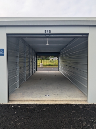 Facility photo: //images.sparefoot.com/medium/24094868f1a73a43d7f.jpg