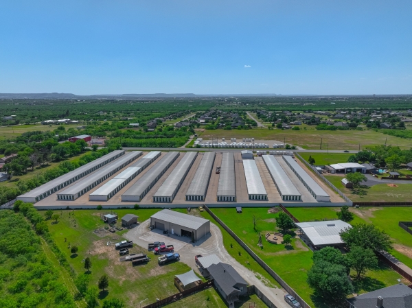 Facility photo: //images.sparefoot.com/medium/2409826a074345cce4e.jpg