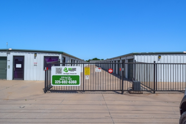 Facility photo: //images.sparefoot.com/medium/2409826a0743498e443.jpg