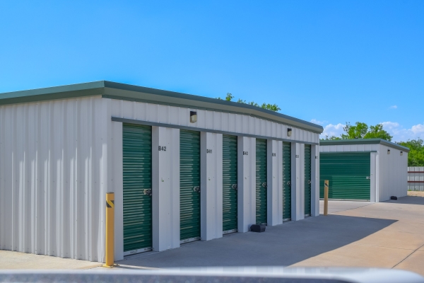 Facility photo: //images.sparefoot.com/medium/2409826a07434f7abc2.jpg