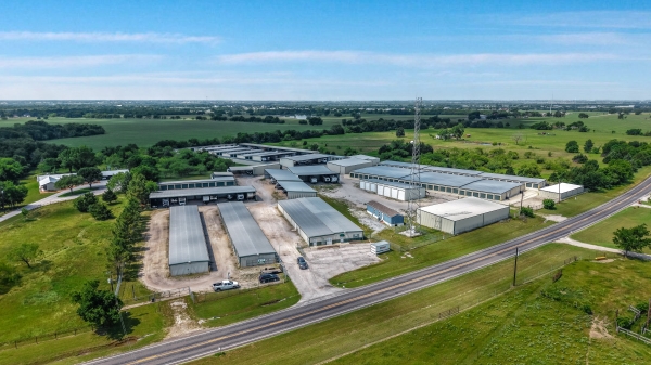 Facility photo: //images.sparefoot.com/medium/2409836a063c74e2011.jpg