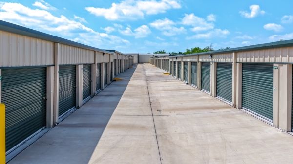 Facility photo: //images.sparefoot.com/medium/2409836a063c764d301.jpg