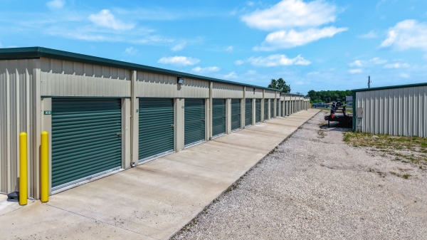 Facility photo: //images.sparefoot.com/medium/2409836a063c7ad990f.jpg